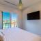 Modern 4 BR Luxury Condo with Rooftop Pool Next to the Hangout!