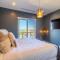 Spacious, 5 BR on the Beach with Rooftop Pool Next to the Hangout!