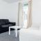 Shirley House 3, Guest House, Self Catering, Self Check in with Smart Locks, Use of Fully Equipped Kitchen, close to City Centre, Ideal for Longer Stays, Walking Distance to BAT, 20 min Drive to Fawley Refinery, Excellent Transport Links - 南安普敦