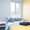 Shirley House 3, Guest House, Self Catering, Self Check in with Smart Locks, Use of Fully Equipped Kitchen, close to City Centre, Ideal for Longer Stays, Walking Distance to BAT, 20 min Drive to Fawley Refinery, Excellent Transport Links - 南安普敦