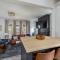The Akron Retreat: Modern 3-Bedroom Oasis