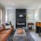 The Akron Retreat: Modern 3-Bedroom Oasis