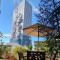 The Bloom Veranda - Elegant City Center Retreat