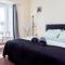 Shirley House 1, Guest House, Self Catering, Self Check in with smart locks, use of Fully Equipped Kitchen, Walking Distance to Southampton Central, Excellent Transport Links, Ideal for Longer Stays - Southampton