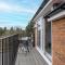 2 Bedroom Penthouse with parking High Wycombe By 360Stays