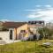 Stylish Mini-House with Garden & Beach - Bijela