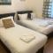 Lovely 2 Bed Sea Front apartment @ 10A George Street