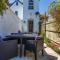 Modern living, Charming Old Town Cottage
