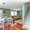*NEW* Beautiful 3 floor Townhome with Sauna