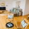 Sunset Waves Sea view apartment featuring panoramic views & parking - 纽基