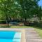 GITE LES GRANDES VIGNES, SUD Ardèche, indépendant et privatisé, piscine chauffée, climatisation, SPA, 11 chambres, 8 salles de bains - Sanilhac