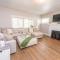 Downtown Retreat, Hot Tub, Firepit, Grill