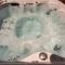 Downtown Retreat, Hot Tub, Firepit, Grill