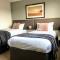 Warwick House, 5 bedrooms, 9 beds, parking, garden