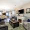 Blue Valley Inn - Hot Tub & Spacious Play Area!