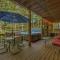 Golden Eagle GA Cabin - Hot Tub, Firepit & Fast WiFi