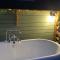 Punch Tree Cabins Couples Outdoor Bath - Carluke