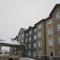 Lakeview Inns & Suites - Fort Nelson