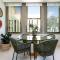 #1103 Cartwright - Oasis on Adderley