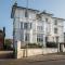 Riverside 2 Bedroom Central Kingston Flat