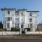 Riverside 2 Bedroom Central Kingston Flat