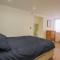 Riverside 2 Bedroom Central Kingston Flat