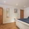 Riverside 2 Bedroom Central Kingston Flat