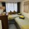 THE MOUNTAIN VIEW SUITE - 2 minute walk to the lovely beach front promernade of llandudno