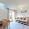 39 Strawberry Hill, Tolroy Manor