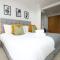 No 1 Under the Clock by SSW - 1BR, right in the City Centre, Sleeps 4 - Cardiff