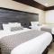 Sapphire Inn & Suites