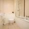 No 2 Under the Clock by SSW - 2BR, right in the City Centre, Sleeps 6 - Cardiff