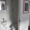 Modern, well located en-suite rooms with parking - Orbitat Accommodations