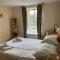 Three-Bedroom Old Cottage Free Parking