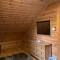 Red Squirrel log cabin with hot tub