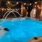 Numero Uno Detached Aparthouse 7 BR Hot Tub Wifi Parking Contractors and Group Friendly