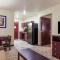 Cobblestone Hotel & Suites - Hutchinson