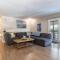 Lake Views in 3bdr Family Home w/ Hottub