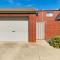 Modern City Townhouse with all the Comforts - Wagga Wagga