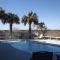 Beach Crew at Holden Beach - هولدن بيتش