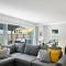 Contemporary Comfort - Masterton Holiday Home