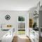 Contemporary Comfort - Masterton Holiday Home