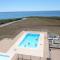 Ty Trugar T2 classé 3 étoiles face à locéan piscine tennis