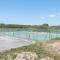 Ty Trugar T2 classé 3 étoiles face à locéan piscine tennis