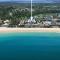 231 Lovely North Facing 2 Bedroom metres to Main Beach