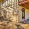 5 Mi to Big Bear Mtn Resort Cozy Cabin with Deck - مدينة بيغ بير