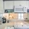 Bright Fernandina Beach Townhome Walk to Ocean!