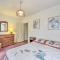 Apt on Vineyard Haven Near Nantucket Sound!