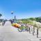 Short walk or shuttle to wide open public beach! - شاطئ سانتا روزا