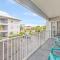Short walk or shuttle to wide open public beach!